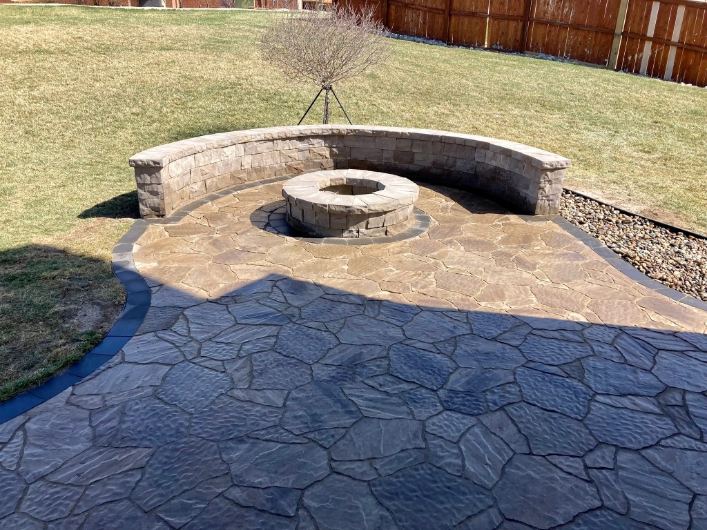 hardscaping-outdoor-fire-pit-patio-pavers-Kansas-City
